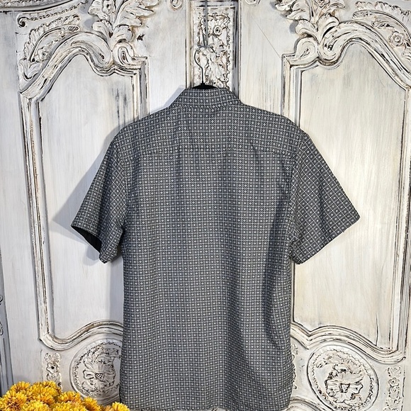 Men's Classic Patterned Button-Down Shirt - Black and Gray - Picture 6 of 8